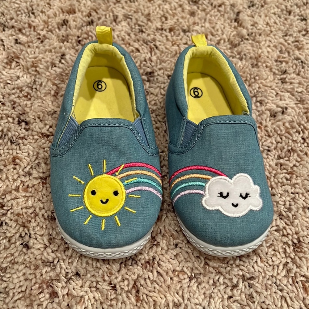 NWOT toddler girl’s shoes size 6 ☀️☁️